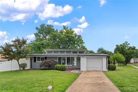 7950 Westover Pl, University City, MO 63130