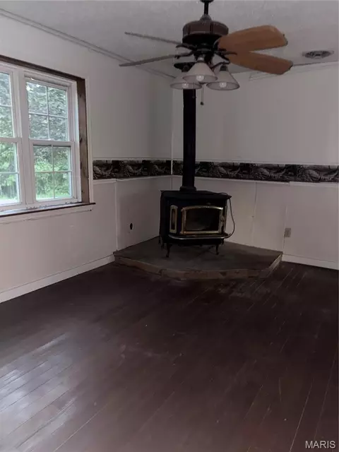 Living - 7447 Angell Rd, Gerald, MO 63037 photo 2 of 3