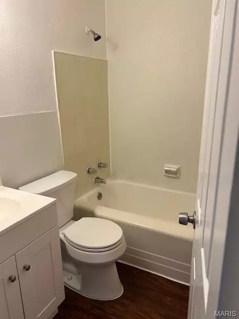 Bath - 6826 Friarwood Dr, Berkeley, MO 63134 photo 1 of 2