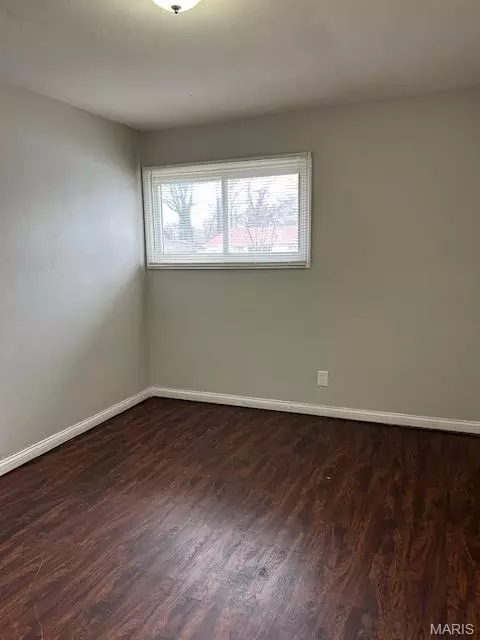 Bedroom - 6826 Friarwood Dr, Berkeley, MO 63134 photo 1 of 3