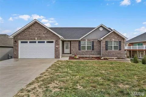 2798 Moon Crest Ct, Washington, MO 63090