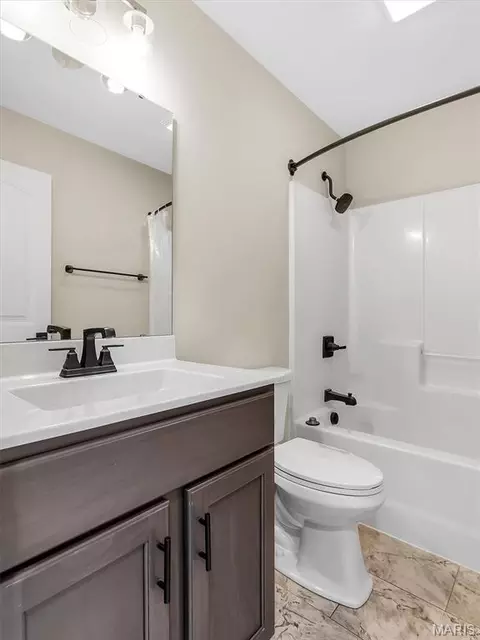 Bath - 2798 Moon Crest Ct, Washington, MO 63090 photo 1 of 3