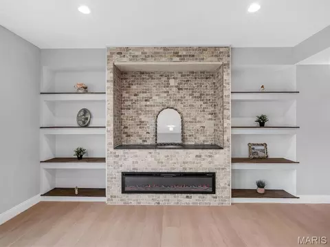 Living - 2798 Moon Crest Ct, Washington, MO 63090 photo 4 of 6