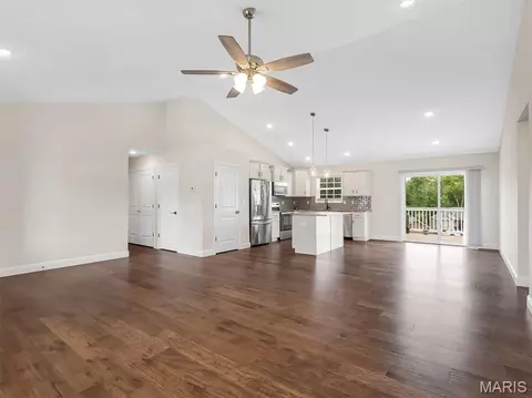 Living - 2798 Moon Crest Ct, Washington, MO 63090 photo 2 of 6
