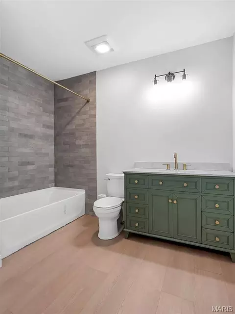 Bath - 2798 Moon Crest Ct, Washington, MO 63090 photo 3 of 3