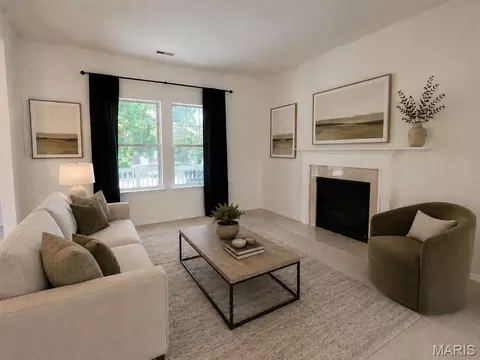 Living - 321 Hawks View Dr, O'fallon, MO 63368 photo 2 of 2