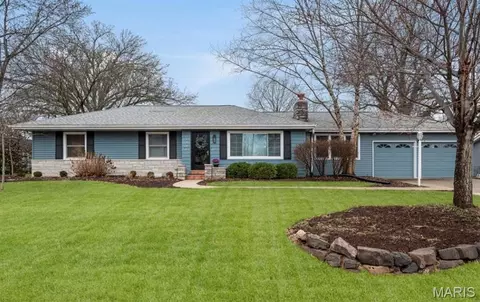 12467 Ballas Meadows Dr, Saint Louis, MO 63131