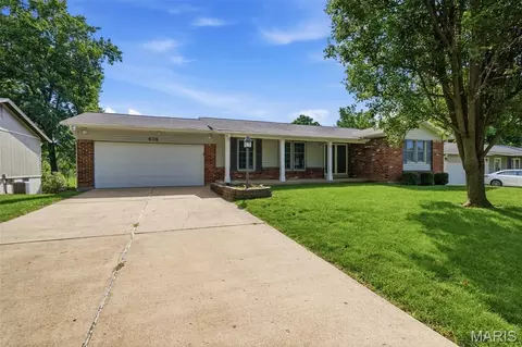 414 Marie Ln, Manchester, MO 63011