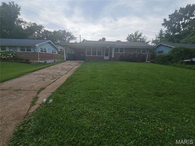 9835 Portage Dr, Saint Louis, MO 63136
