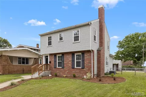 300 Sotier Pl, Wood River, IL 62095
