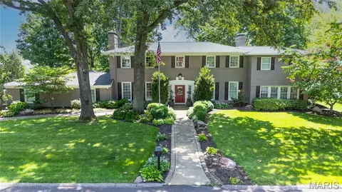 13 Berkshire Dr, Saint Louis, MO 63117