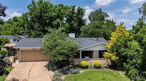 12023 Weshill Ct, Maryland Heights, MO 63043