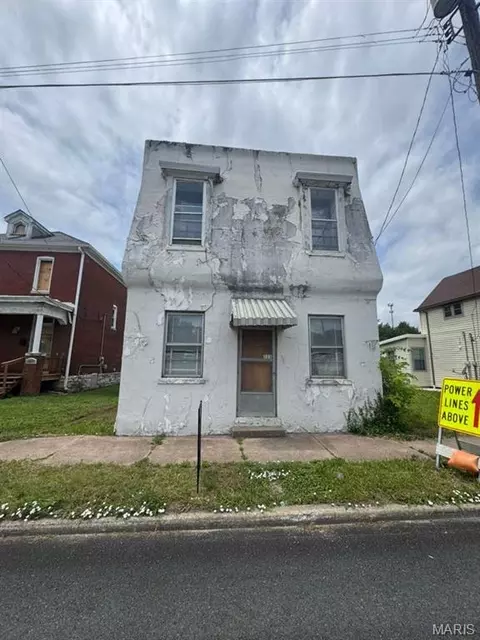 825 S Illinois St, Belleville, IL 62220