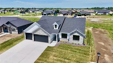 308 Rumsfeld Dr, Troy, IL 62294