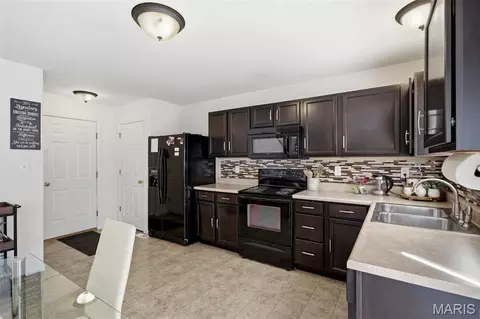 Kitchen - 5533 Wavecrest Cir, Cottleville, MO 63304 photo 2 of 4