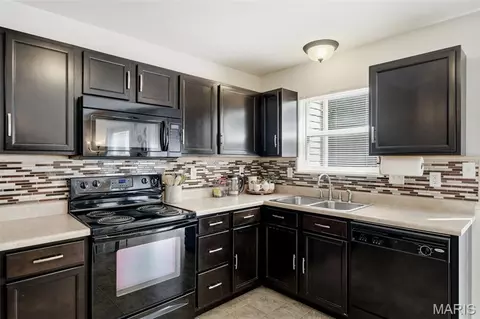 Kitchen - 5533 Wavecrest Cir, Cottleville, MO 63304 photo 4 of 4