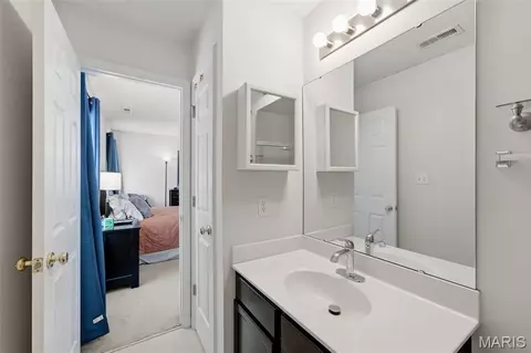 Bath - 5533 Wavecrest Cir, Cottleville, MO 63304 photo 3 of 3