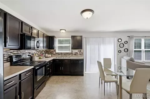 Kitchen - 5533 Wavecrest Cir, Cottleville, MO 63304 photo 3 of 4