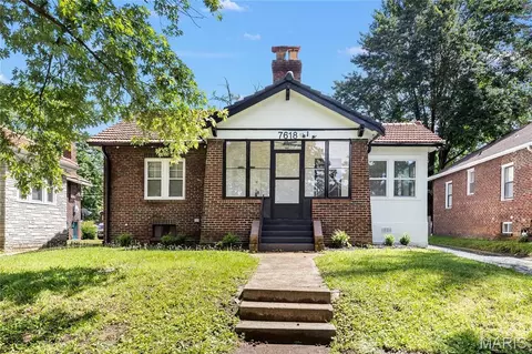 7618 Springdale Dr, Saint Louis, MO 63121