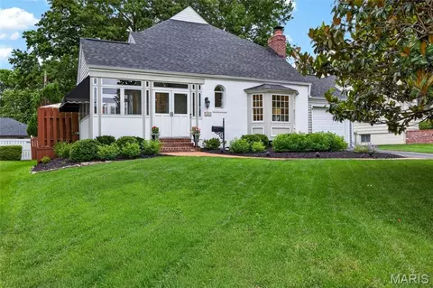 627 Norfolk Dr, Kirkwood, MO 63122