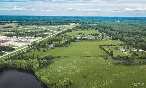 66 Fish Farm Ln, Cuba, MO 65453