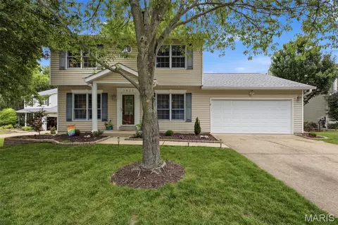 1421 Briarcreek Dr, Kirkwood, MO 63122