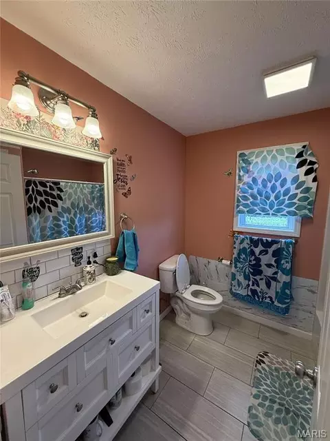 Bath - 12557 Jake Ln, Plato, MO 65552 photo 1 of 2