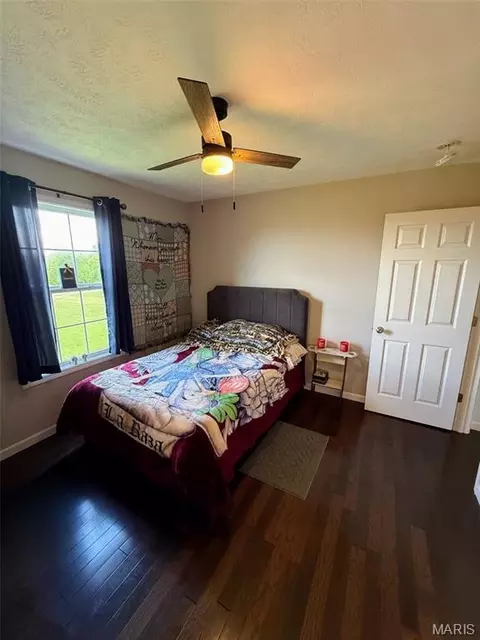 Bedroom - 12557 Jake Ln, Plato, MO 65552 photo 2 of 4
