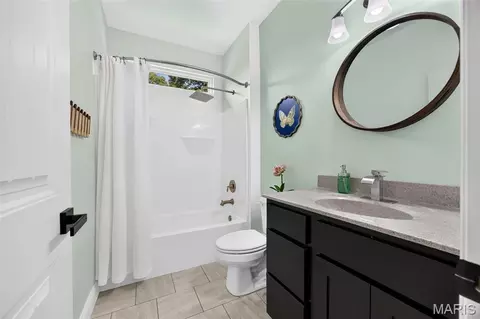Bath - 208 Berg Crossing Dr, Augusta, MO 63332 photo 1 of 7