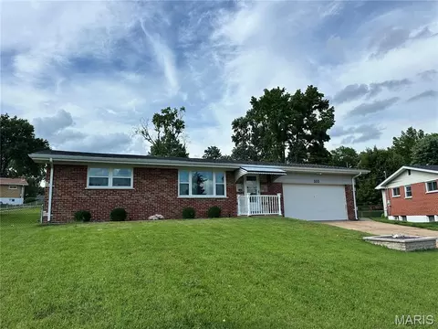 333 Pentonville Dr, Saint Louis, MO 63125