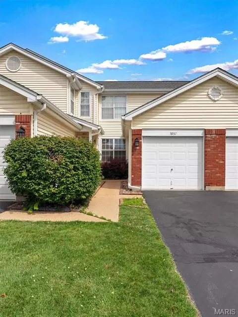3957 Grand National Dr, Florissant, MO 63034