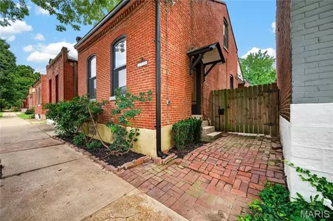 2720 Mcnair Ave, Saint Louis, MO 63118