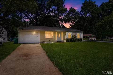 1911 Keelen Dr, Saint Louis, MO 63136