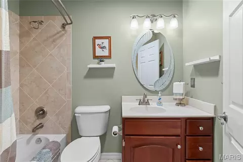 Bath - 3752 Sunrise Dr, Pacific, MO 63069 photo 2 of 3