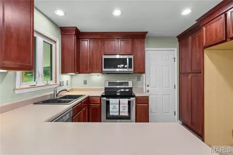 Kitchen - 3752 Sunrise Dr, Pacific, MO 63069 photo 1 of 2