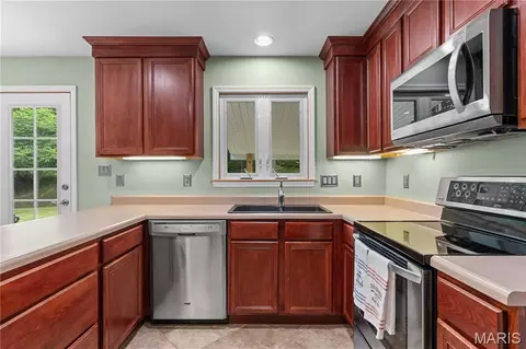 Kitchen - 3752 Sunrise Dr, Pacific, MO 63069 photo 2 of 2
