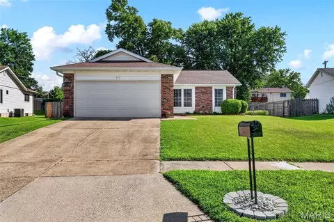 Exterior - 375 Novara Dr, Ballwin, MO 63021 photo 3 of 9