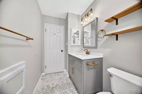 Bath - 375 Novara Dr, Ballwin, MO 63021 photo 2 of 4