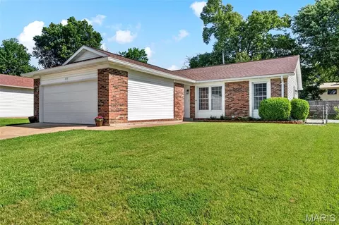 Exterior - 375 Novara Dr, Ballwin, MO 63021 photo 2 of 9
