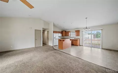 Living - 545 Maplewood Dr, Rolla, MO 65401 photo 2 of 2