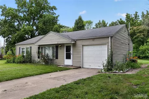 1565 Lakeside Ln, Saint Louis, MO 63138