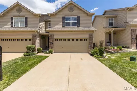 1215 Saltash Ct, Saint Louis, MO 63129