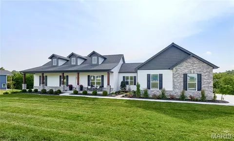 Exterior - 4 Ashley Ln, Hawk Point, MO 63349 photo 2 of 13