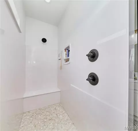 Bath - 4 Ashley Ln, Hawk Point, MO 63349 photo 2 of 3