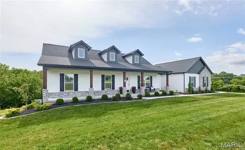 Exterior - 4 Ashley Ln, Hawk Point, MO 63349 photo 3 of 13