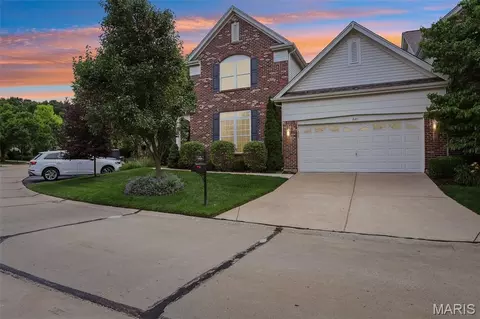 621 Stonebrook Ct, Chesterfield, MO 63005