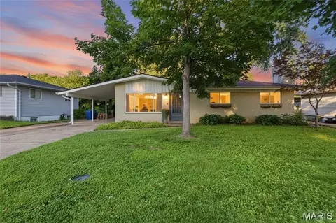 2720 Lakeport Dr, Maryland Heights, MO 63043