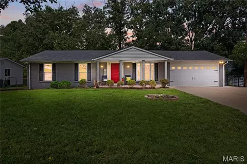 1221 Momarte Ln, Saint Louis, MO 63146
