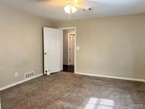 Bedroom - 218 E Jefferson St, Palmyra, MO 63461 photo 2 of 5