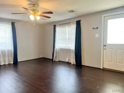 Living - 218 E Jefferson St, Palmyra, MO 63461 photo 1 of 2